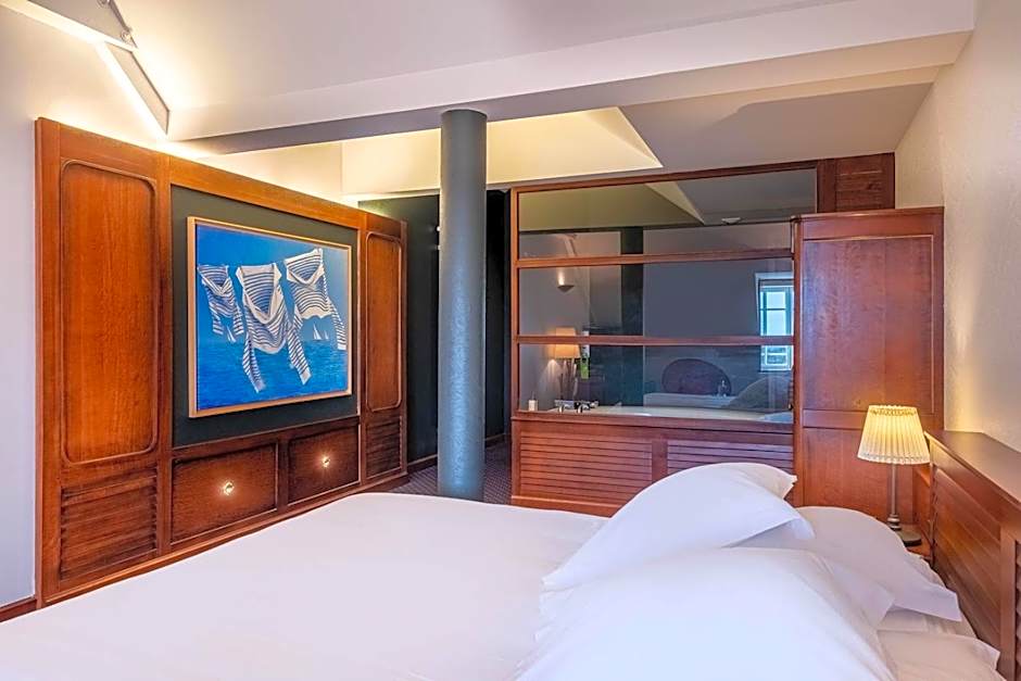 Hostellerie Pointe St-Mathieu,The Originals Collection