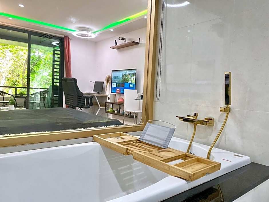 Patong - The Unity Seaview & Mountain Residence