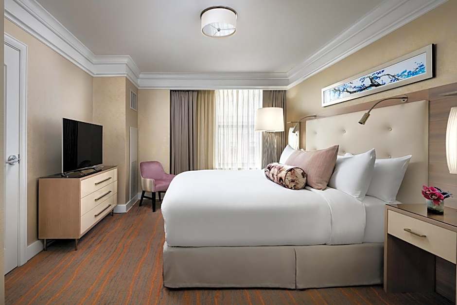 Foto 1 di 6 di Penthouse Suite