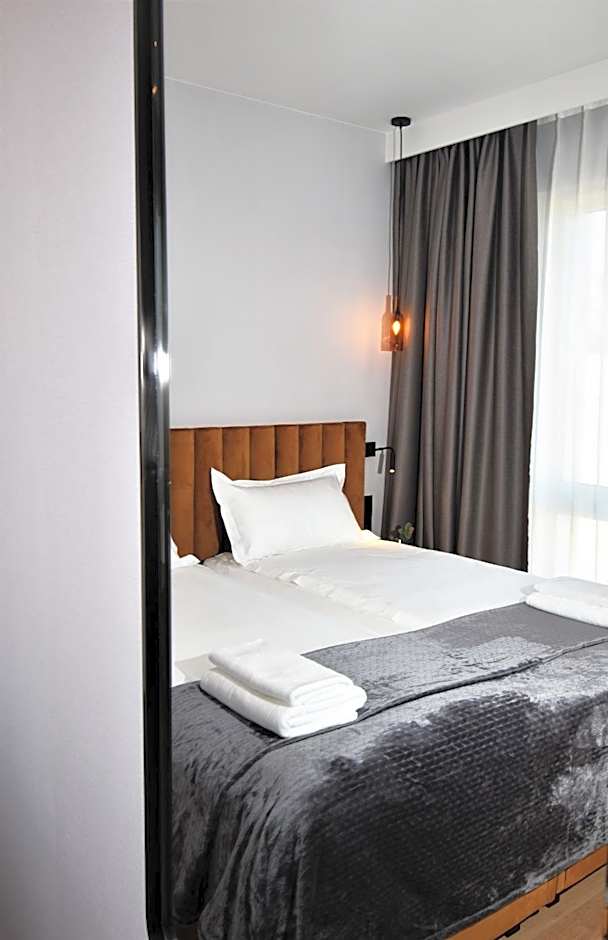 Patio Riverfront Aparthotel