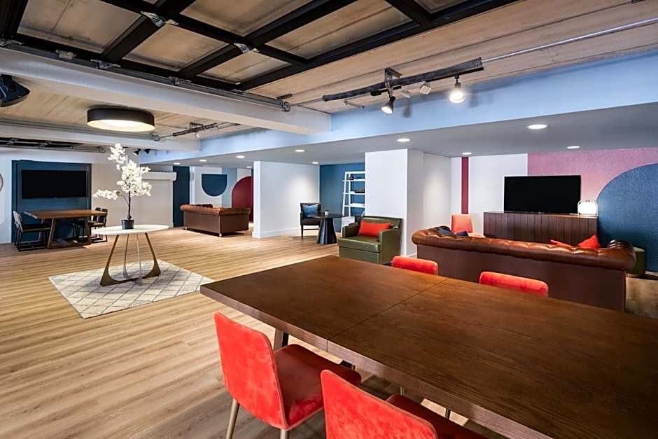 voco College Station Aggieland by IHG