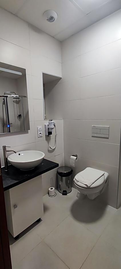 SQUARE HOTEL