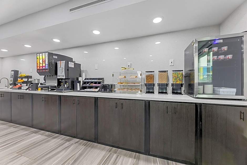 Days Inn & Suites by Wyndham Texas City