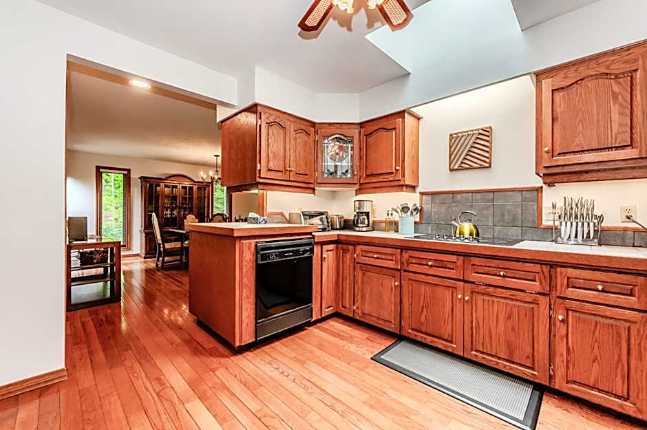 TGIF - Serene Waterfront Retreat