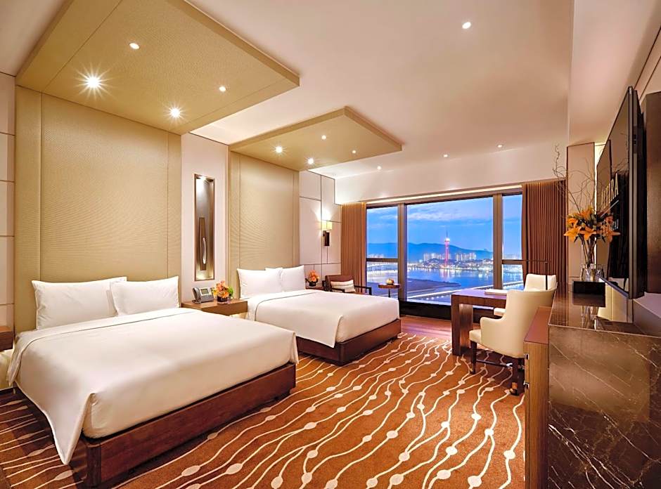 2 Beds, Waterfront View — 6 fotoğraftan 1. fotoğraf