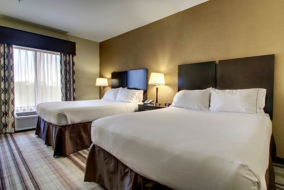 Holiday Inn Express and Suites Natchez South