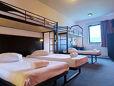 Single Bed in Mixed Dormitory Room