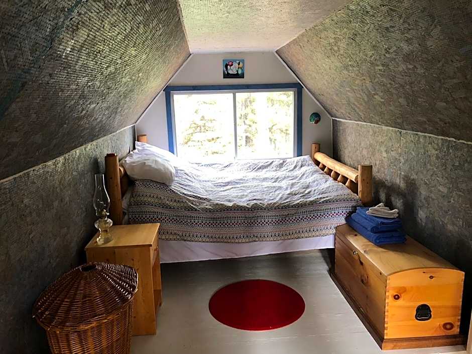 Vines and Puppies Hideaway