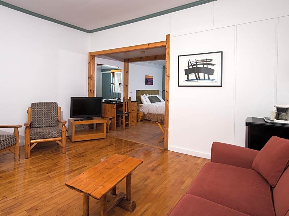 Au Pic de l'Aurore Motel-Chalets