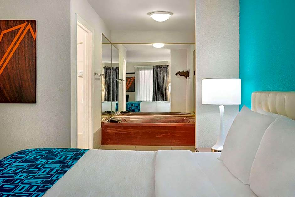 Howard Johnson by Wyndham Chattanooga Lookout Mountain I-24