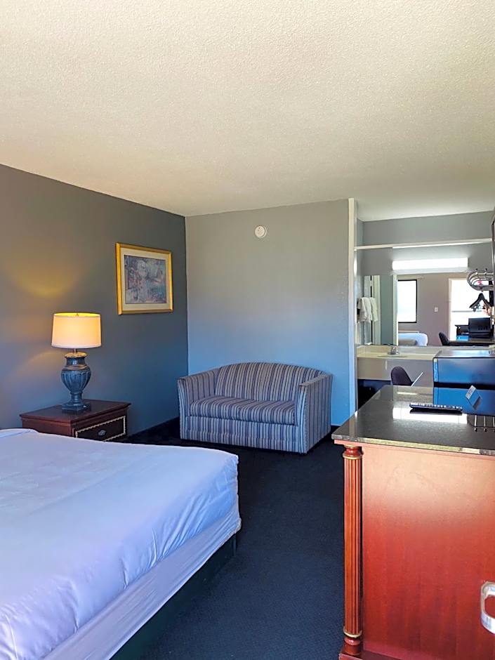 Traveler's Place Inn & Suites