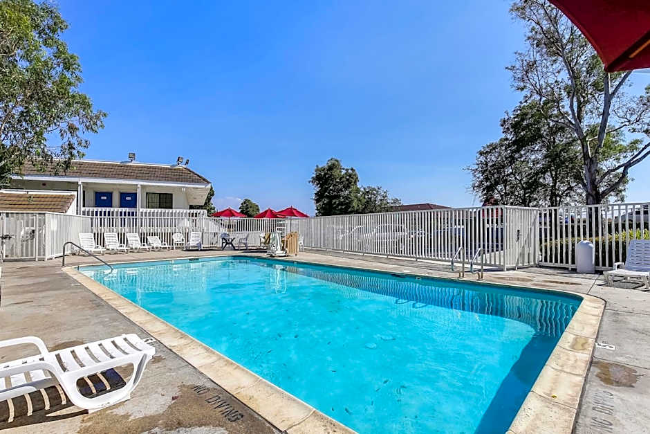 Super 8 by Wyndham Livermore