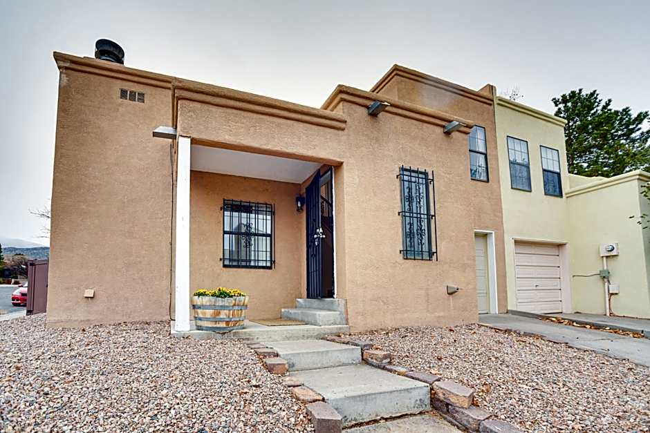 Albuquerque Getaway with Sandia Mountain Views!