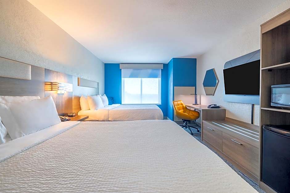 Holiday Inn Express & Suites Kansas City Airport By IHG
