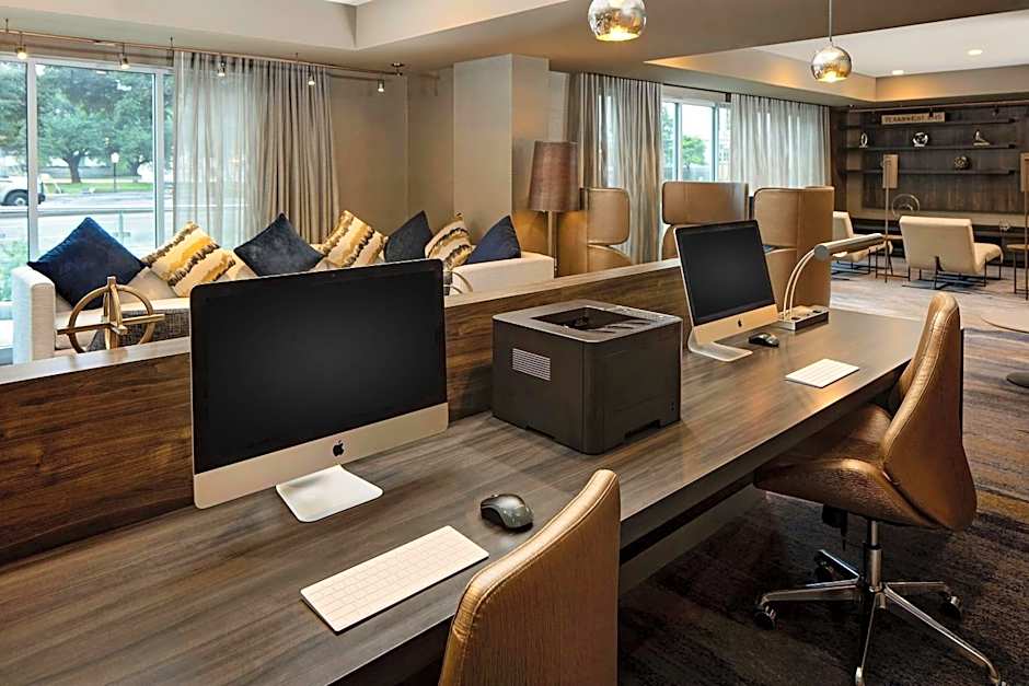 Courtyard by Marriott Dallas Downtown / Reunion District