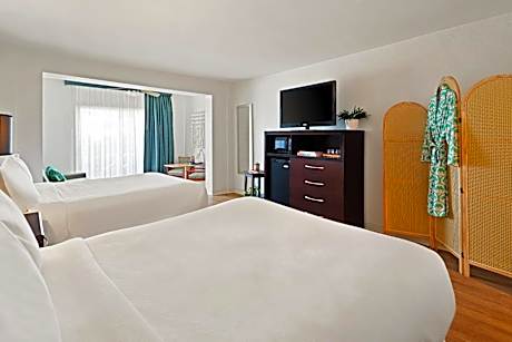 Studio with Queen Bed and Sofa Bed - Non-Smoking