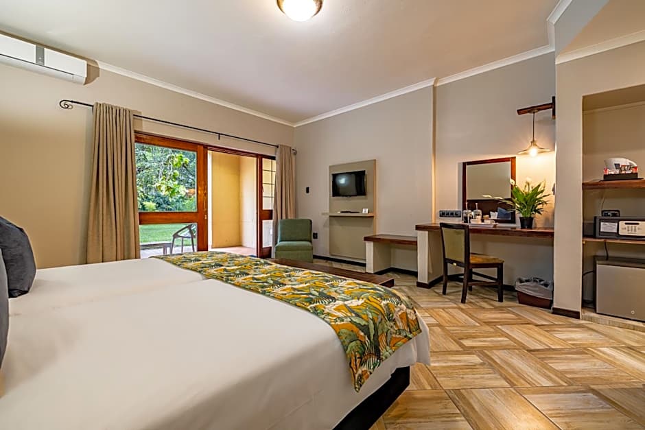 Hotel Numbi & Garden Suites