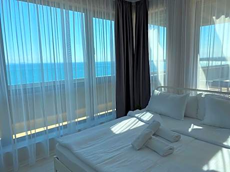 Deluxe Two-Bedroom Apartment with Sea View