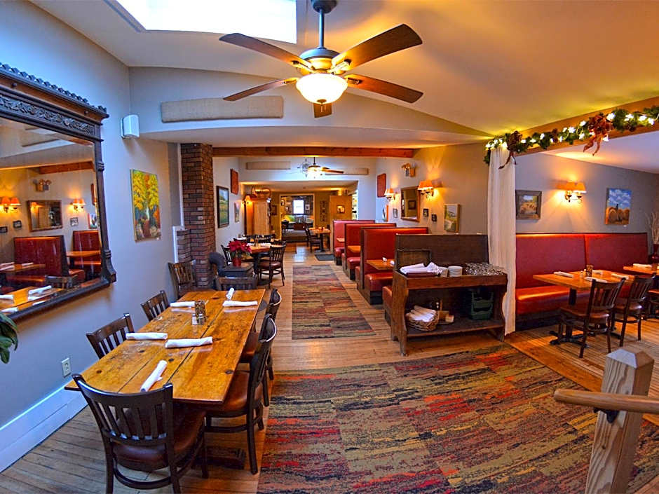 Hyde Away Inn
