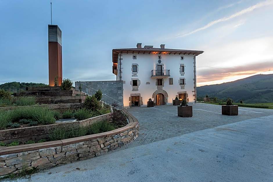 Palacio de Yrisarri by IrriSarri Land