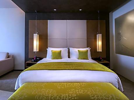 Deluxe King Room with Lake View
