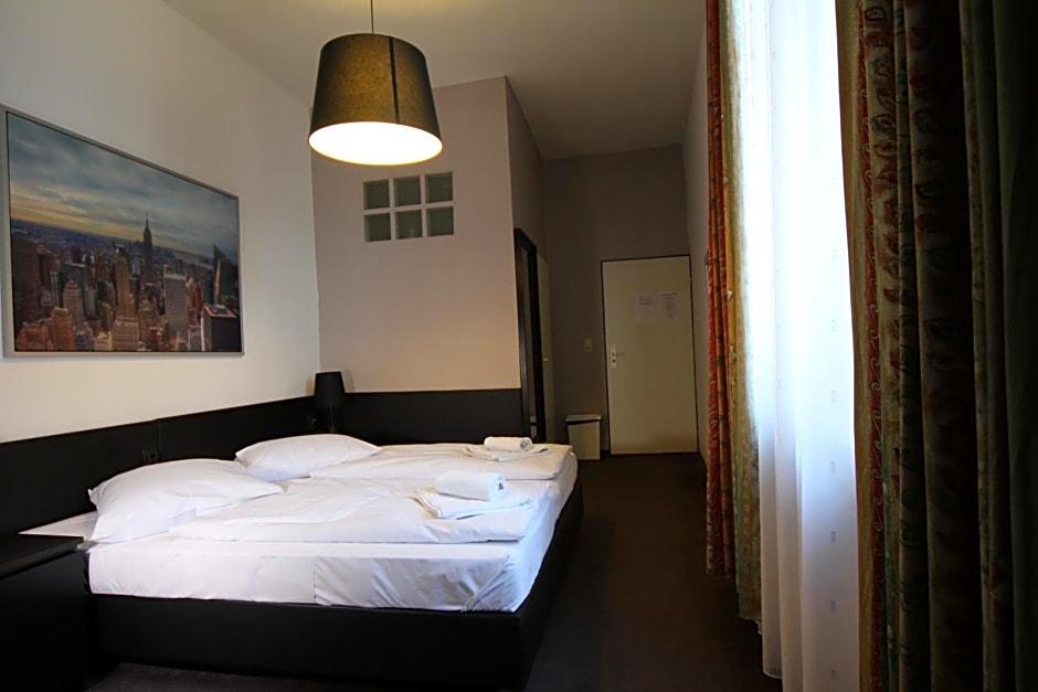 Carlton Hotel