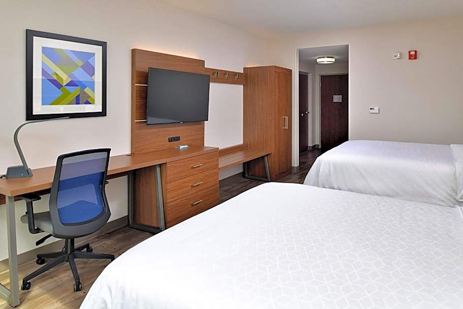 Photo 1 of 9 of Standard 2 Queen Beds