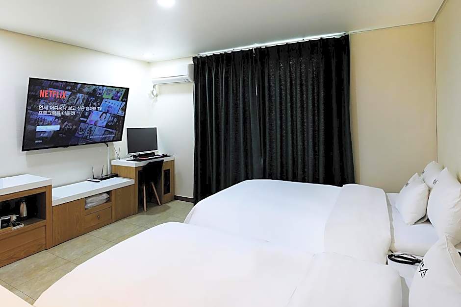 White Tourist Hotel