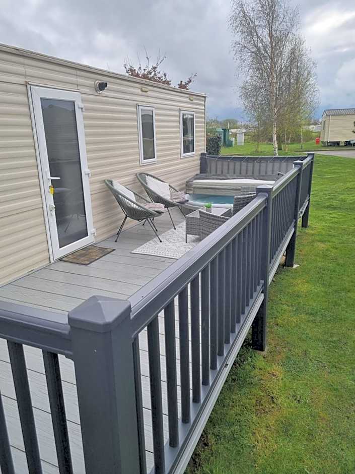 Luxury caravan and Tattershall lakes with private hot tub and WiFi