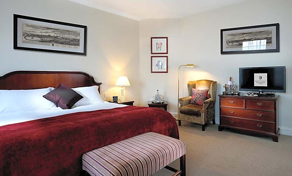 Macdonald New Blossoms Hotel