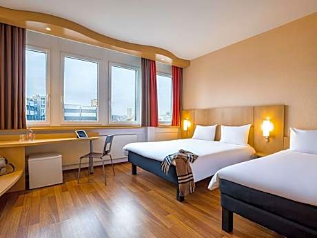 Standard Room with 1 Double and 1 Single Bed
