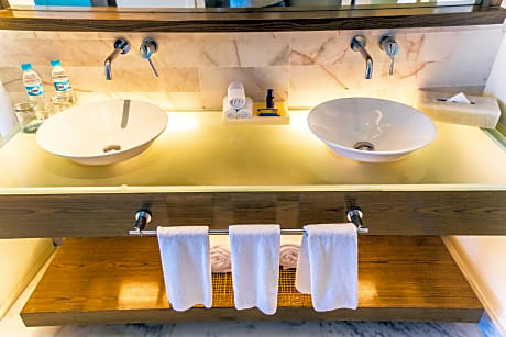 CLUB 89 DOUBLE BEDS DIAMANTE VIEW