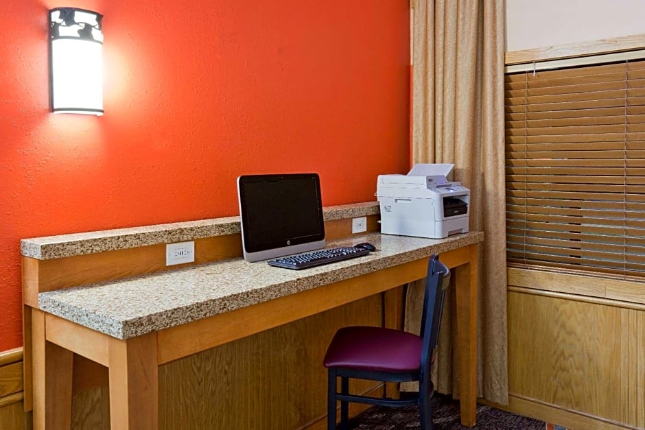 AmericInn by Wyndham Shakopee Near Canterbury Park