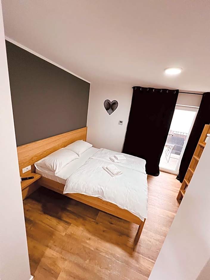 PJ Hotel Cerklje - 5min to Airport - Free Parking