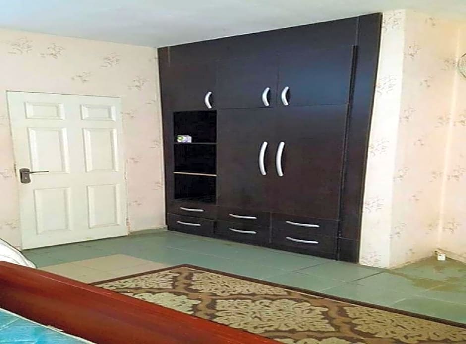 Crown Apartments, Extended Stay Suites