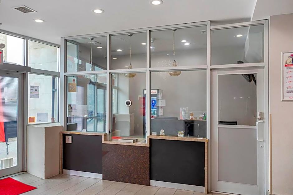 Red Roof PLUS Brooklyn - Flatbush Ave