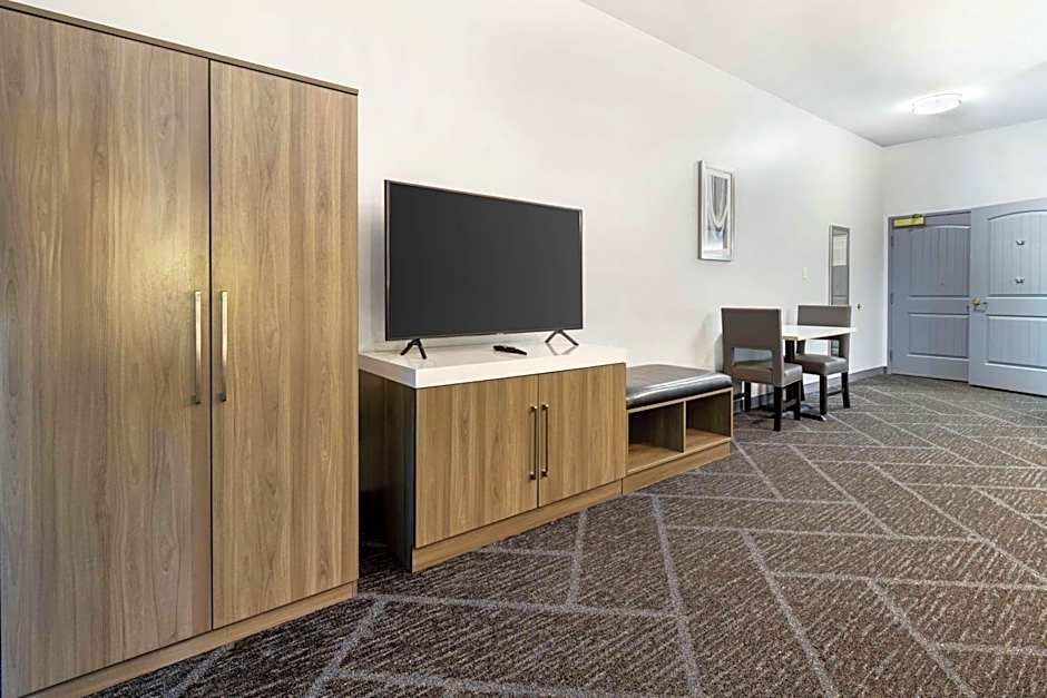 Best Western Plus Appleton Airport Mall Hotel