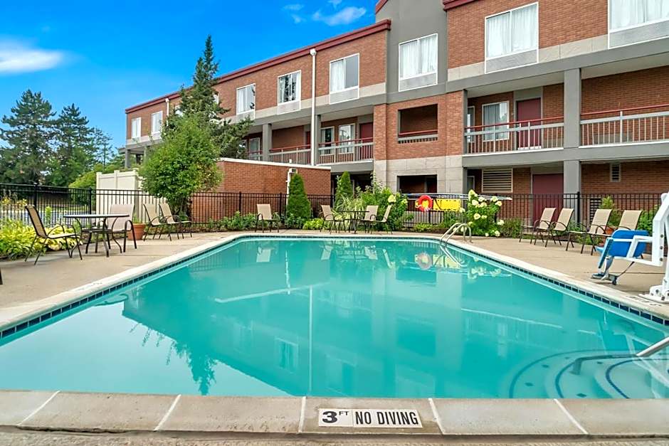 HomeTowne Studios Auburn Hills