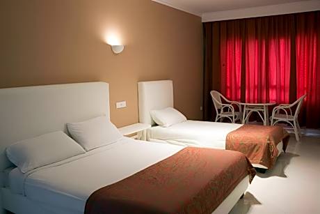 Deluxe Double Room with Extra Bed