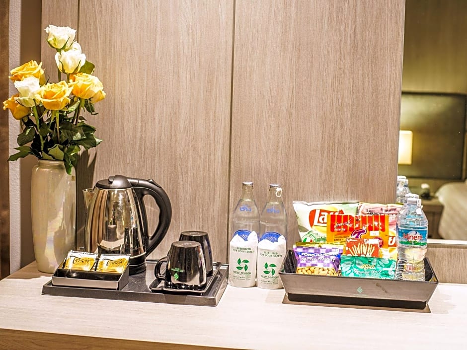 New Season Square Hotel