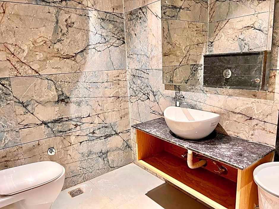Hotel Brooklyn Suites - Near Golden Temple