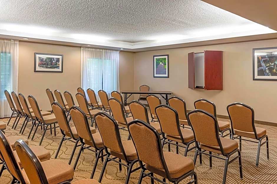Comfort Suites Regency Park