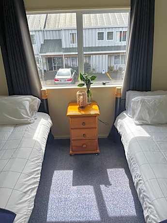 Budget Twin Room with Shared Bathroom