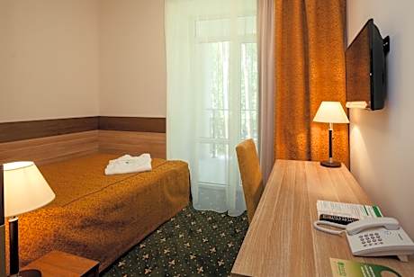 Single Room with Medical Spa Treatment Program - Mini