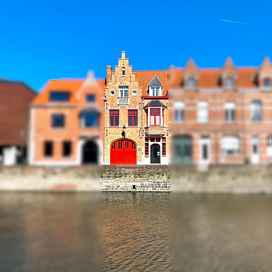 B&B Contrast