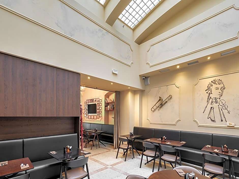 Hotel Maestro by Adrez