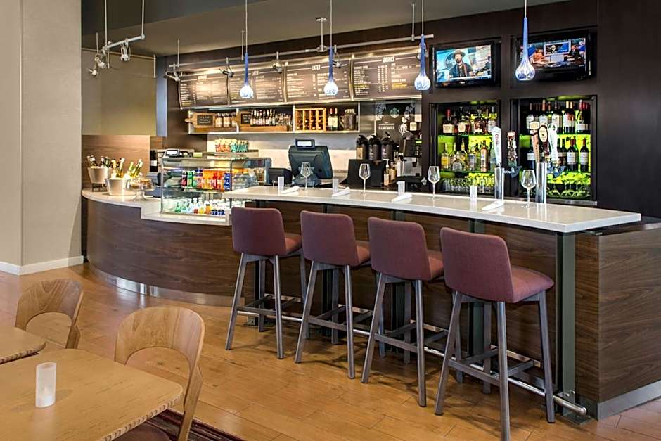 Courtyard by Marriott Newark Elizabeth