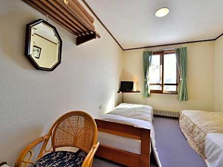 Standard Twin Room with Bathtub