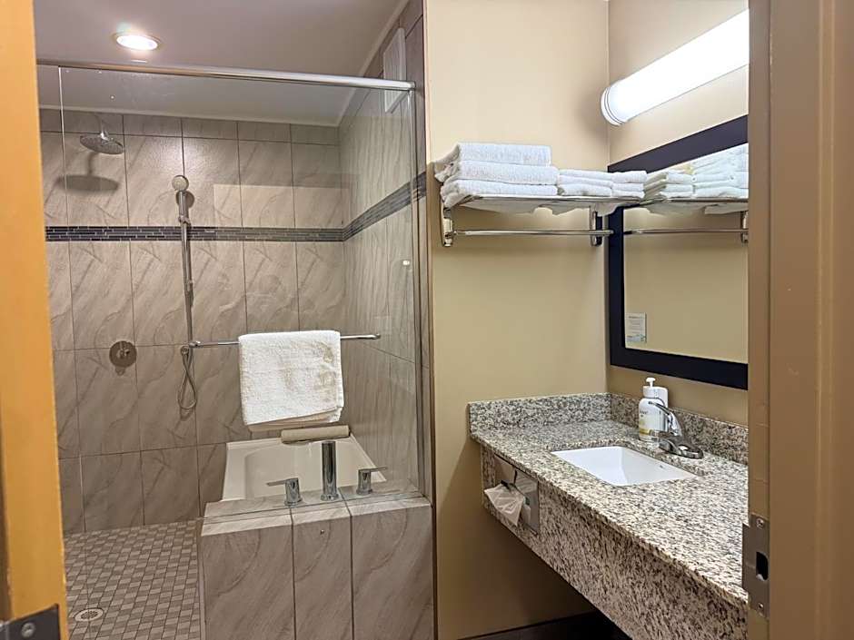 Super 8 by Wyndham Edmonton/West