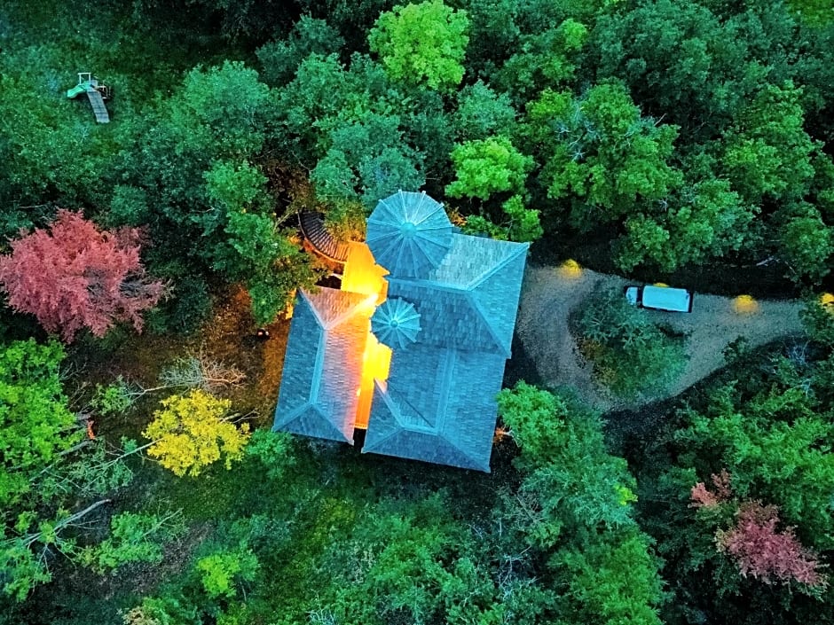 Cabane Château hôtel luxe avec spa privatif Aulteribe - Le Peydébé